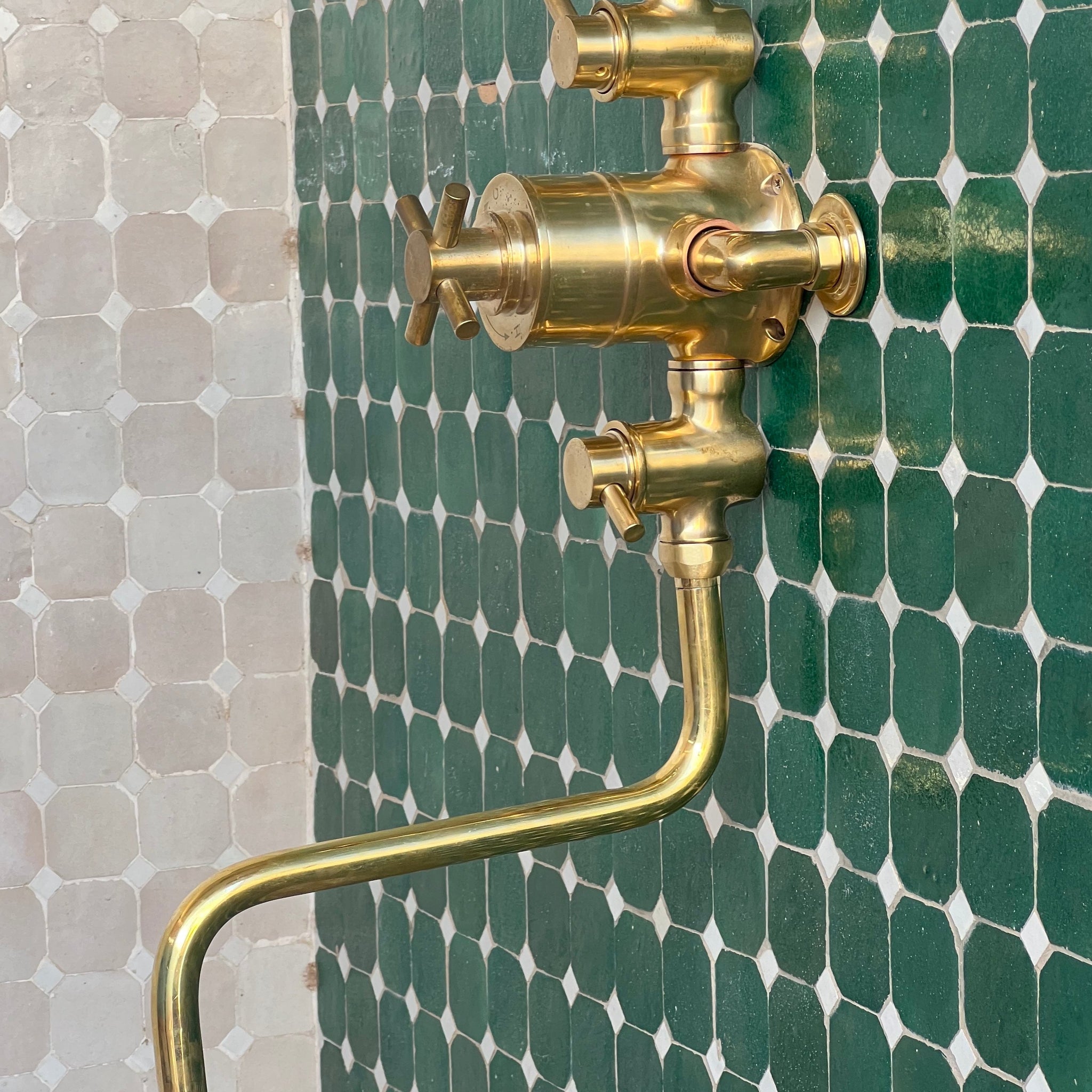Thermostatic Shower System With Tub Faucet