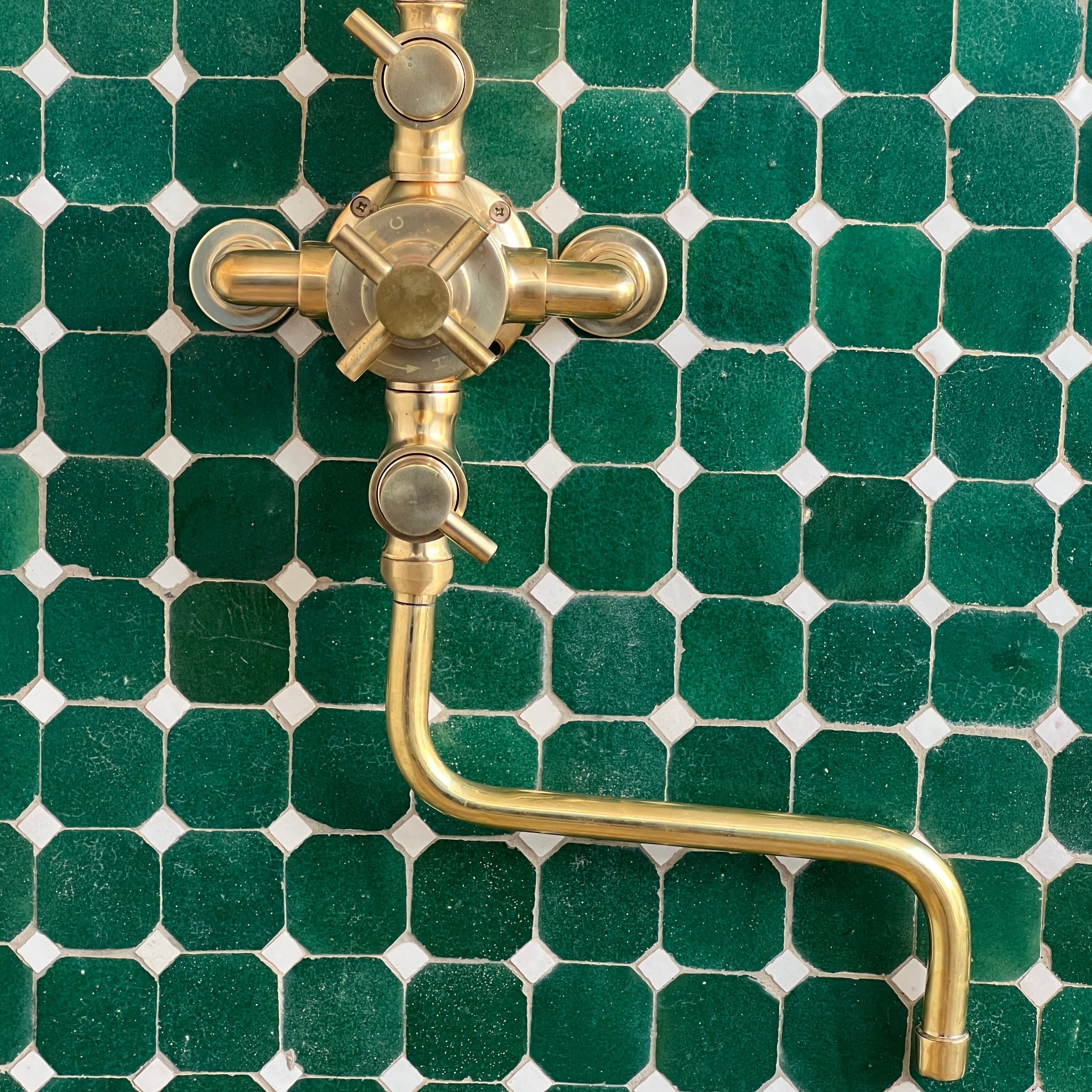 Shower thermostatic valve with tub faucet