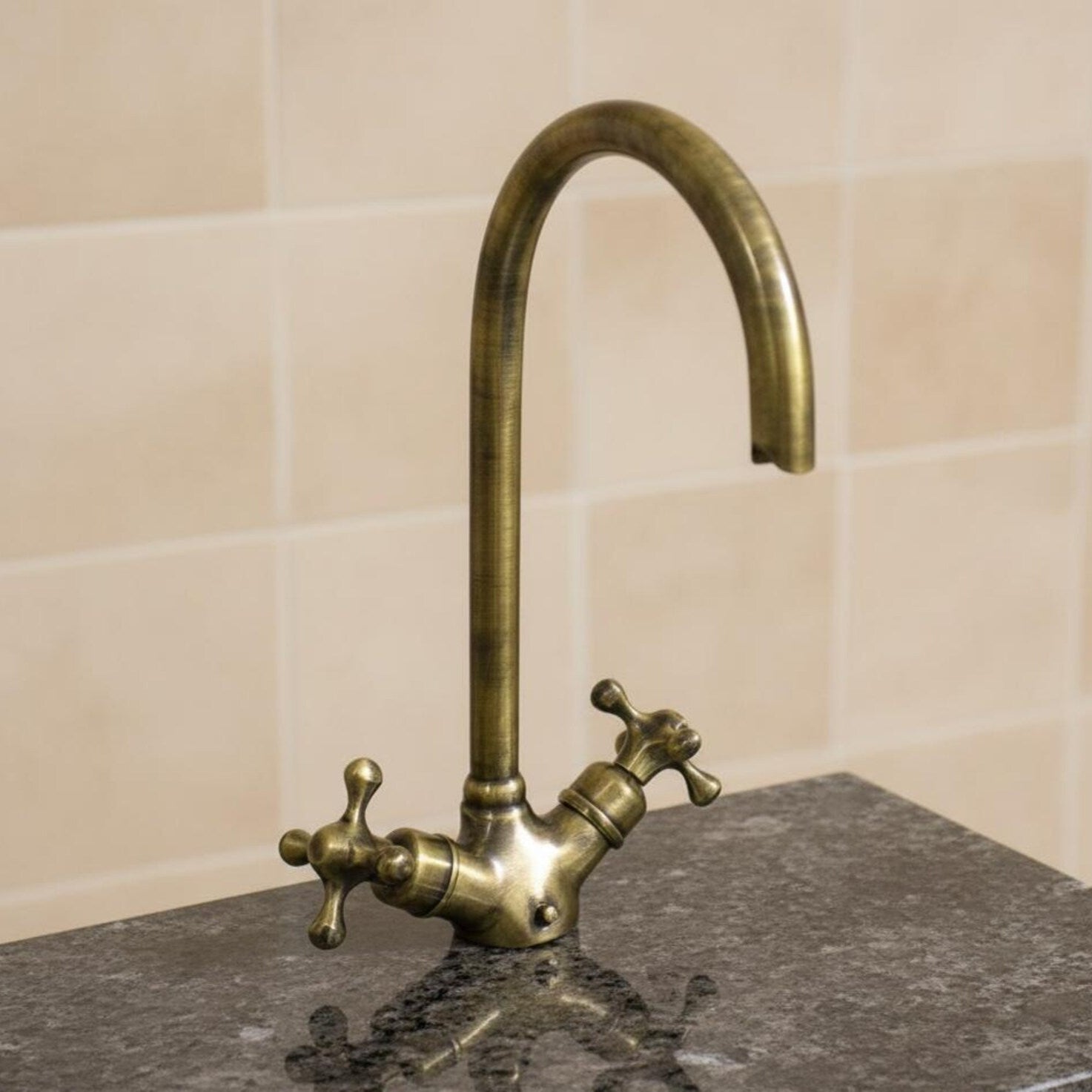 Single Hole Brass kitchen faucet