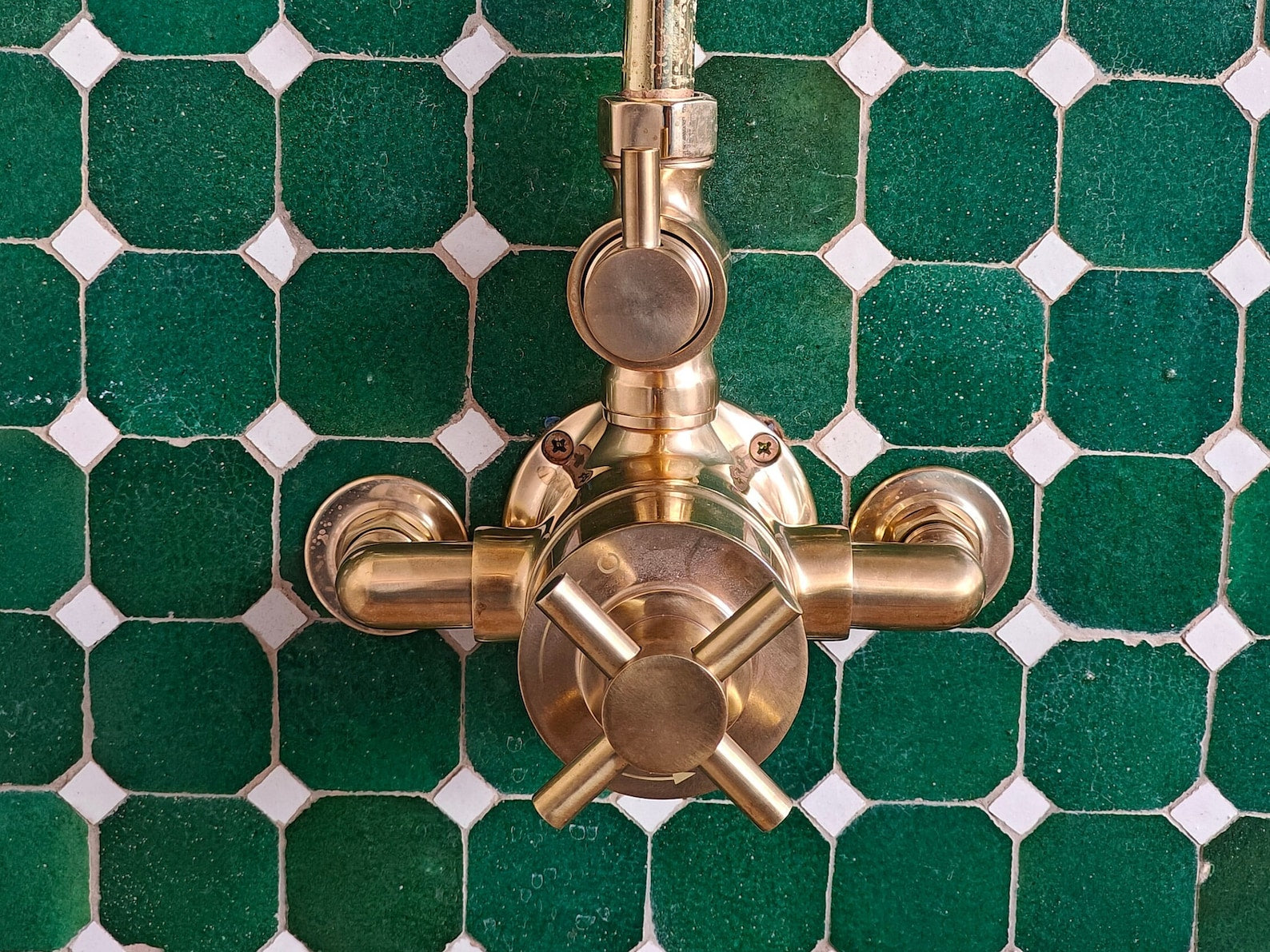 solid brass thermostatic valve with showerhead
