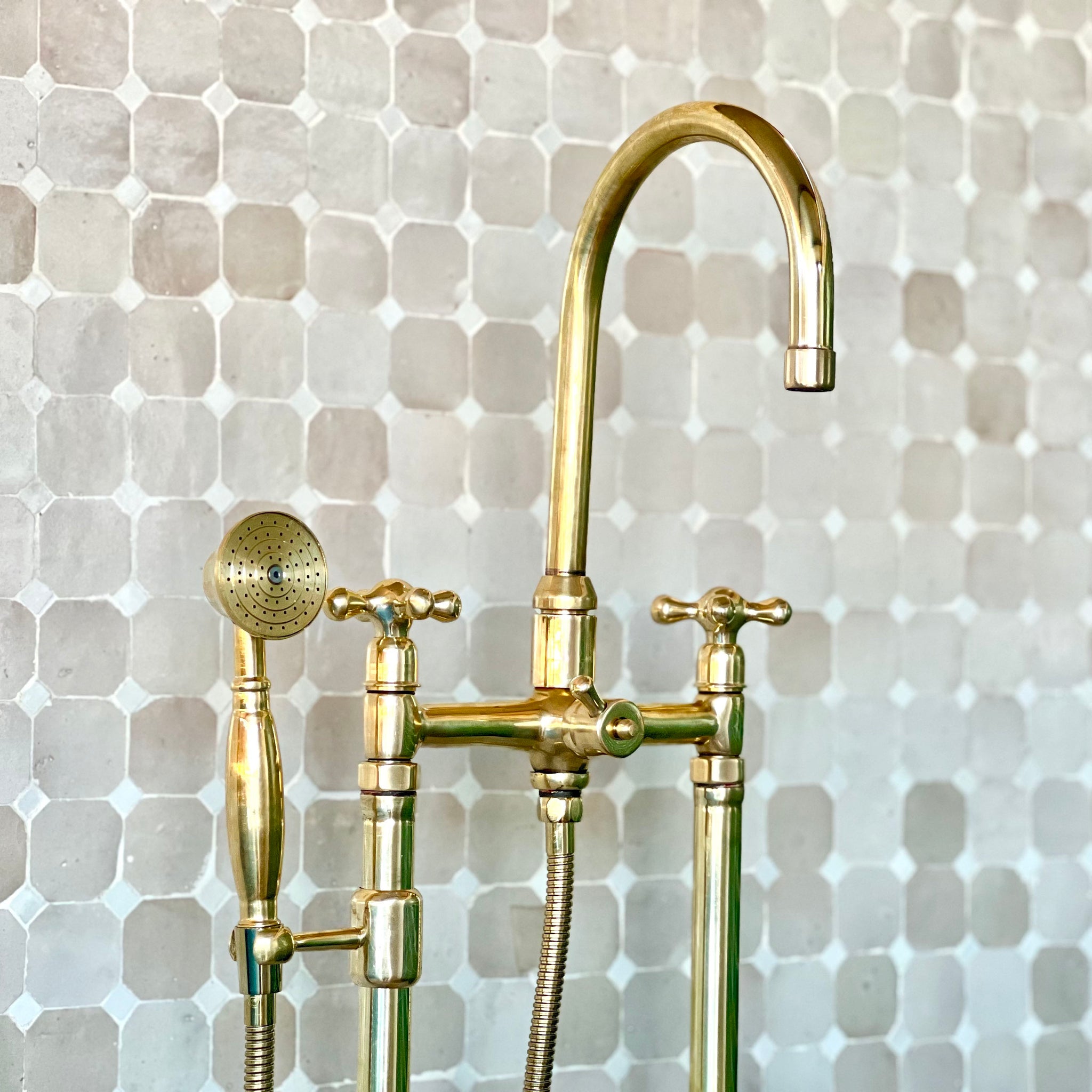 Unlacquered Brass bathtub Faucet Floor Mount Bathtub Faucet, Tub Filler Faucet with Two Handles And Hand Shower